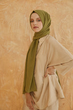 Lade das Bild in den Galerie-Viewer, LORA-Multifunktionstuch Olivgrün