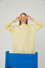 Lade das Bild in den Galerie-Viewer, Sweatshirt Barbara-Gelb 100% Baumwolle🌿