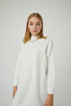 Lade das Bild in den Galerie-Viewer, Sweatshirt Barbara-Weiss 100% Baumwolle🌿