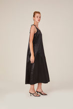 Lade das Bild in den Galerie-Viewer, Kleid Marseille-Schwarz🌿