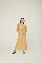 Lade das Bild in den Galerie-Viewer, Leinen Kleid-Camel | Hochwertiger Leinen🌿