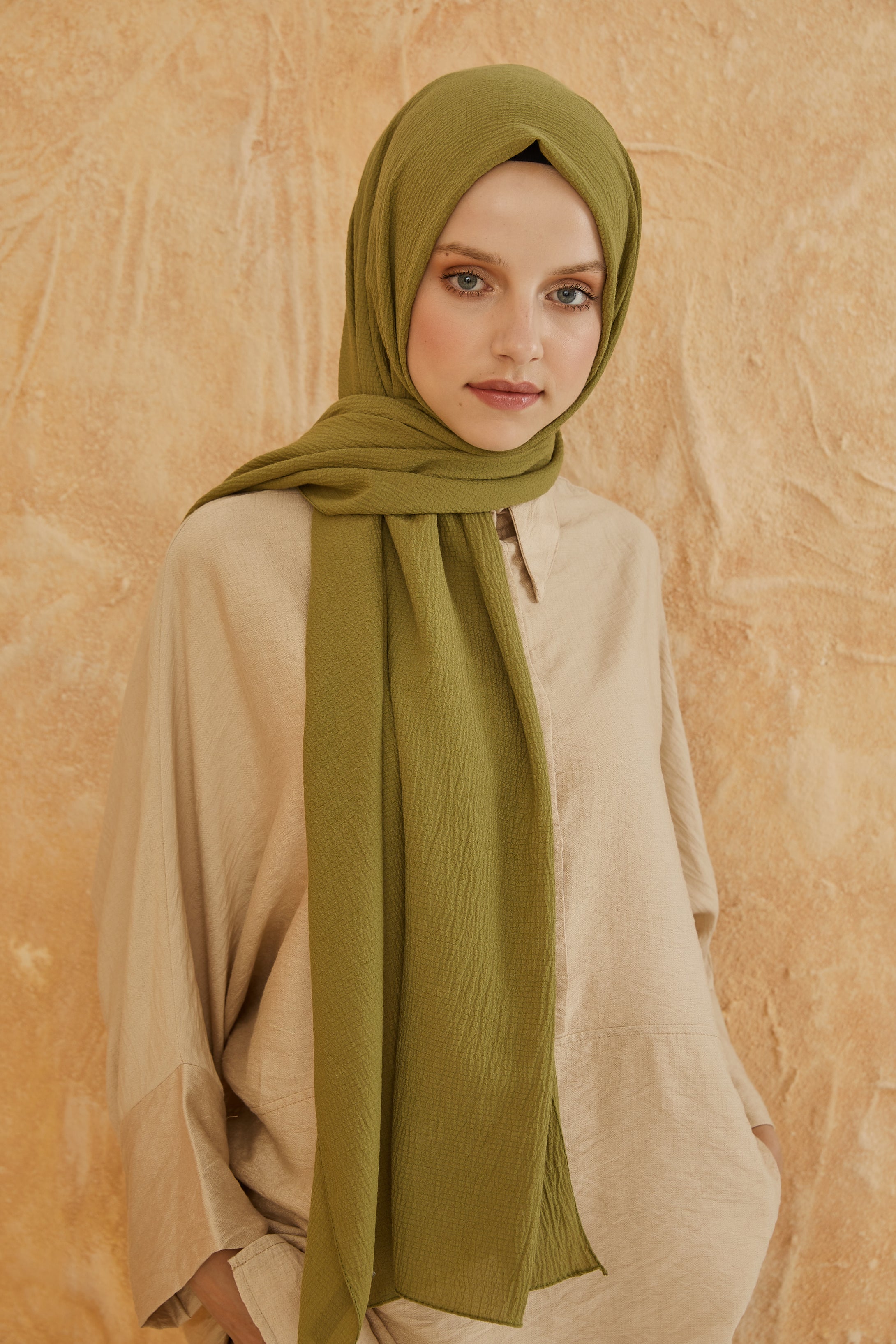 LORA multifunctional scarf olive green