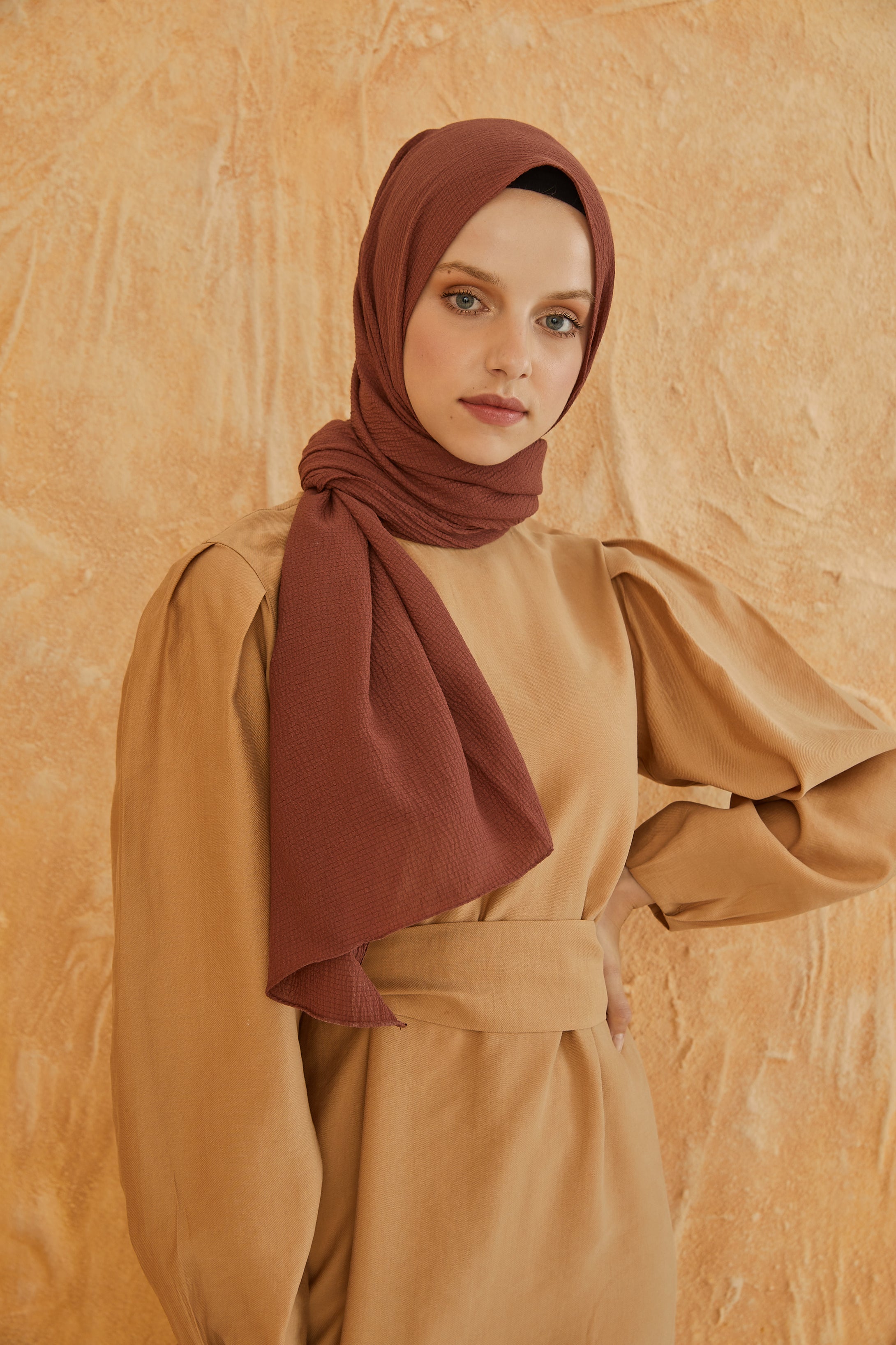 LORA multifunctional scarf, medium brown