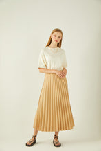 Load image into Gallery viewer, Pleated skirt camel🌿

