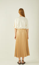 Load image into Gallery viewer, Pleated skirt camel🌿
